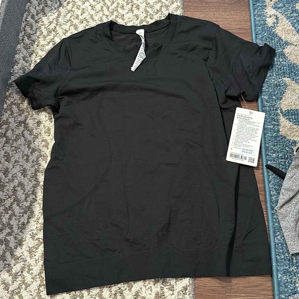 Lululemon Swiftly Breathe Short Sleeve
